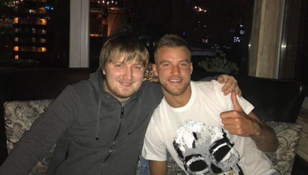 Ярмоленко провів зустріч з агентом (ФОТО)  Ярмоленко провів зустріч з агентом (ФОТО)