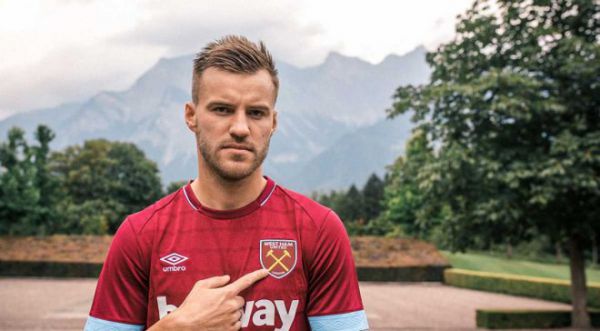 Ярмоленко працює не покладаючи рук (ФОТО) Ярмоленко працює не покладаючи рук (ФОТО)