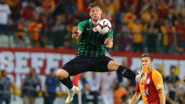 Екс-одноклубник Селезньова може завадити українцю перейти в "Галатасарай"  Екс-одноклубник Селезньова може завадити українцю перейти в "Галатасарай"