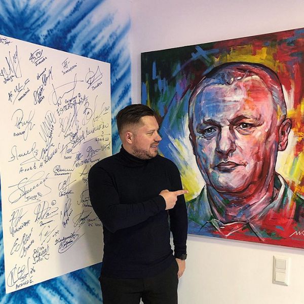 Мілевський використав Суркіса для реклами свого пабу (+ФОТО)