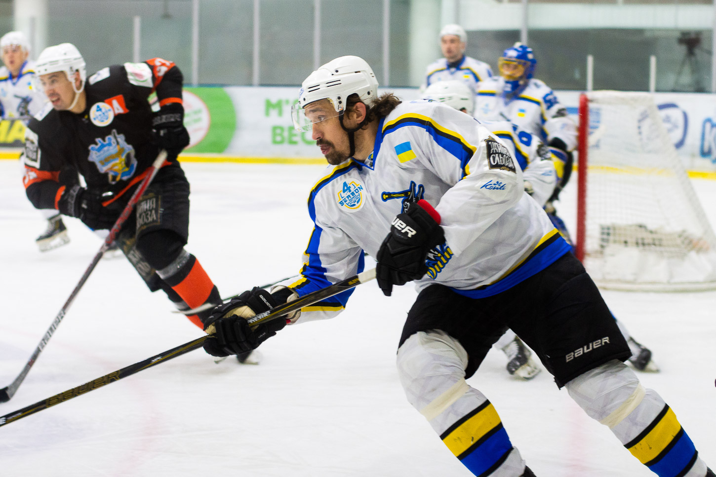 Знаете ли Вы: Наибольшее количество шайб одним защитником в матче