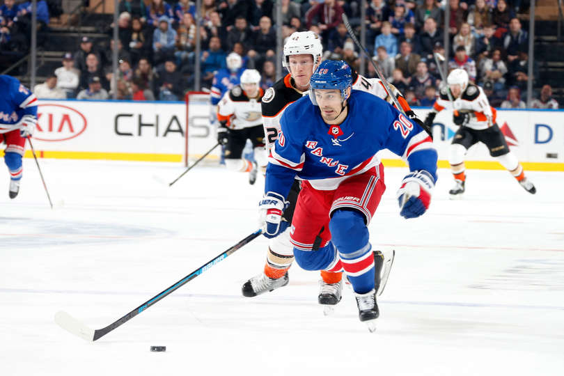 "Рейнджерс" - "Анахайм" (5:1): дубль Крайдера, серия Панарина