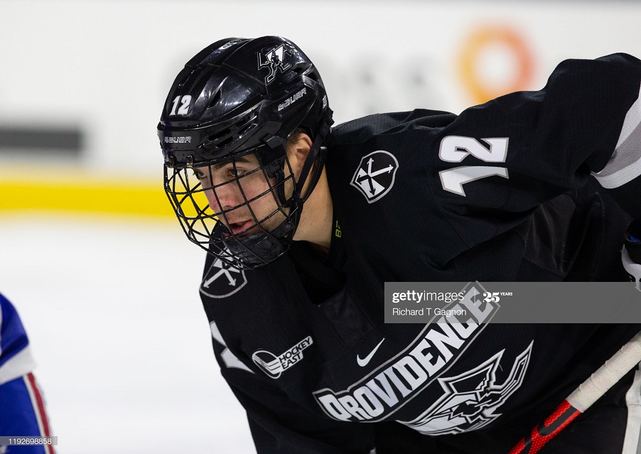 Вегас подписал новый контракт с форвардом-проспектом