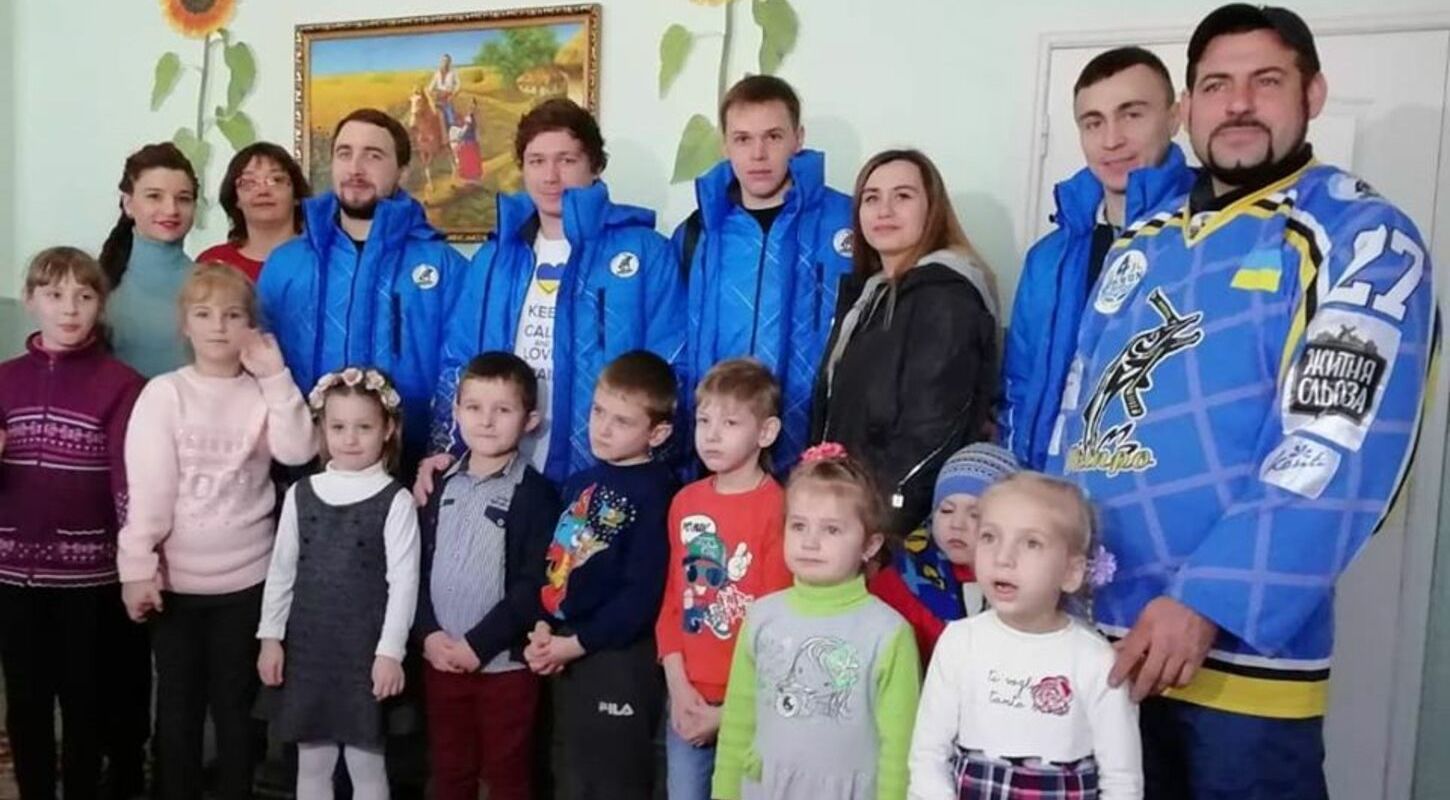 Фан-клуб и команда «Днепр» посетили школу-интернат