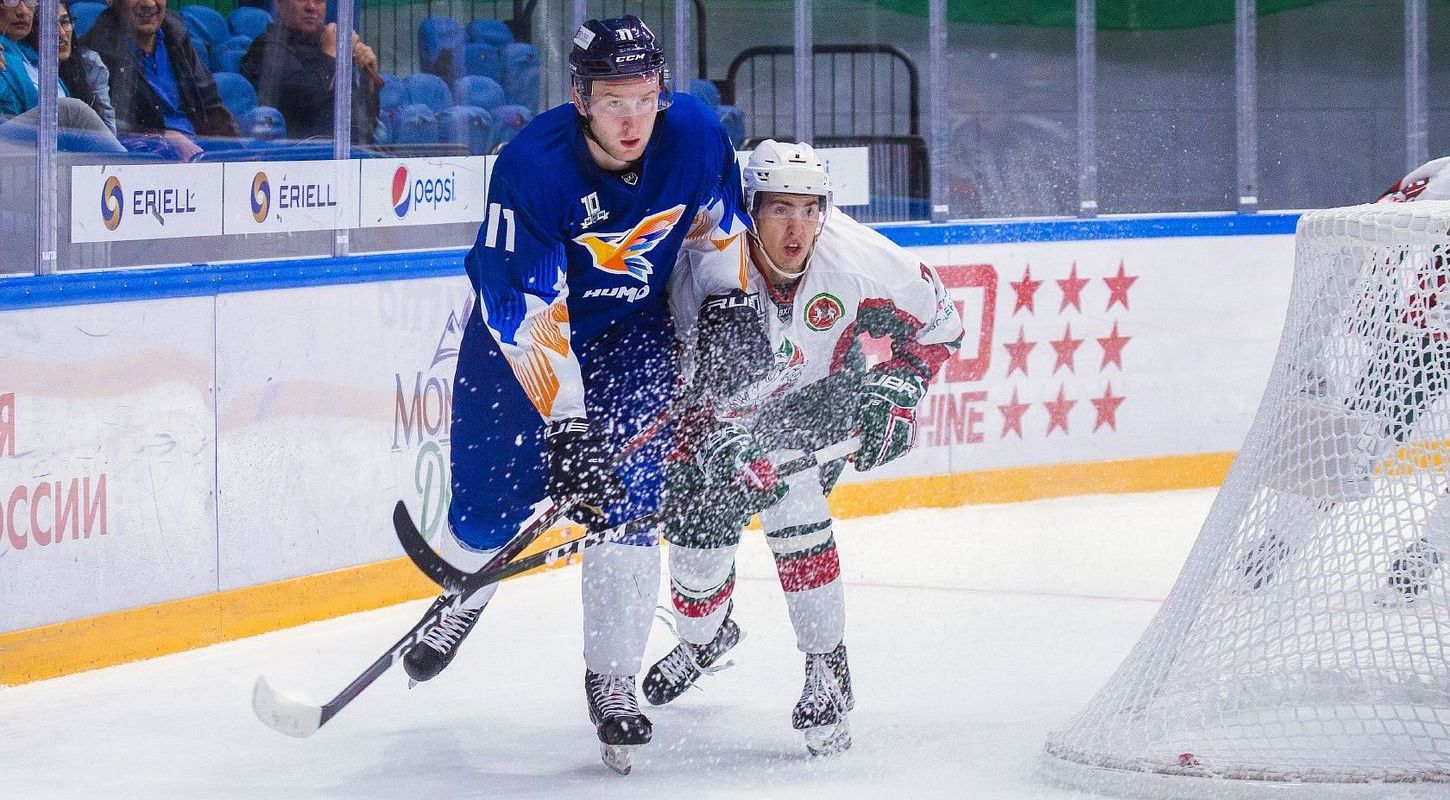 Клуб украинского защитника сыграет в плей-офф ВХЛ на нейтральной территории 