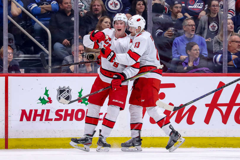 Свечников опять занес шайбу в ворота на клюшке