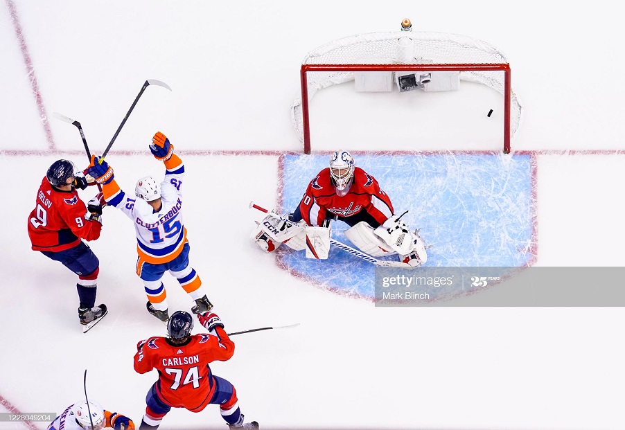 "Вашингтон" - "Айлендерс" (2:5): "Айлендерс" повели в серии со счетом 2-0. 