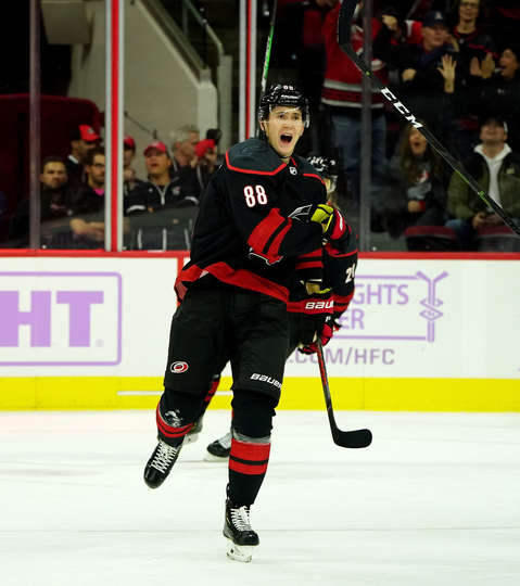 "Каролина" - "Флорида" (4:2): волевая победа "Харрикейнз"