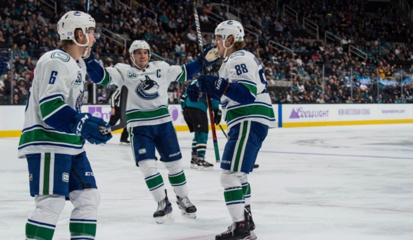 Первый месяц сезона НХЛ: супер звено Бостона, неудача Тампы, Хьюз и Какко