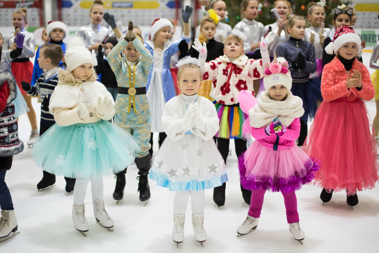 60 000 детей получили подарки от ХК «Донбасс» перед новогодними праздниками