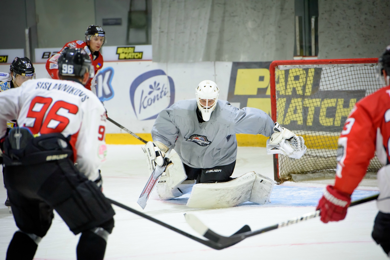 «Донбасс» провел двухсторонний матч 