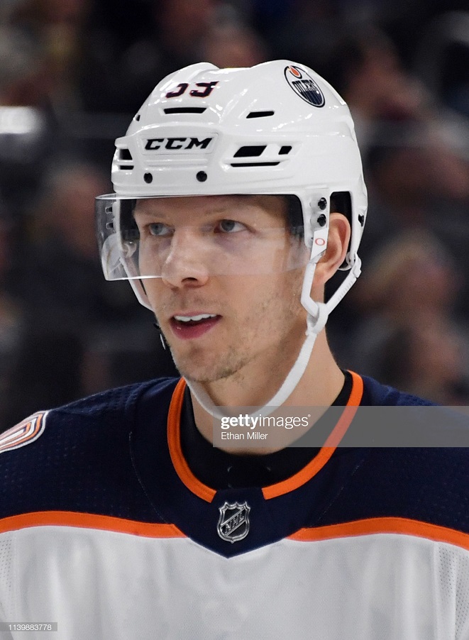 "Эдмонтон" : новые контракты подписали Чиассон и Хайра