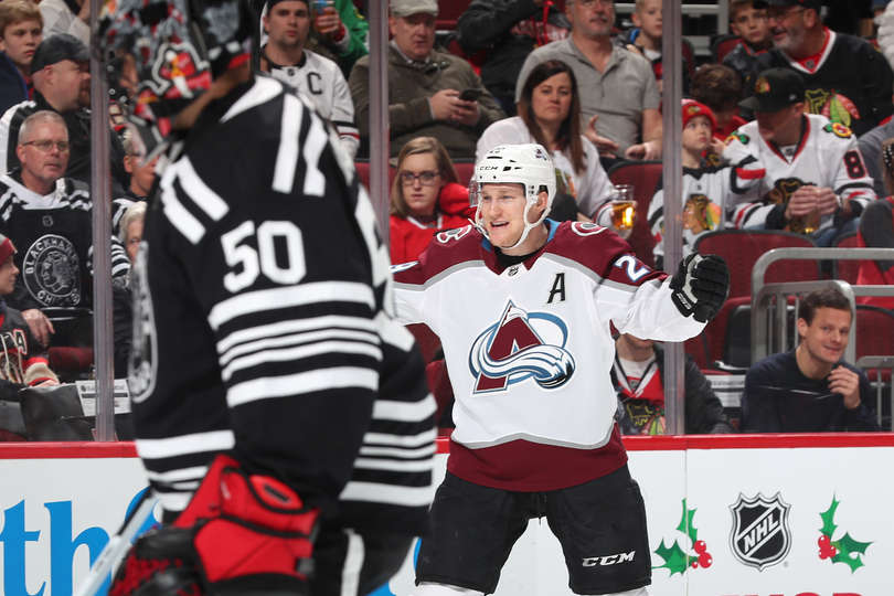 "Чикаго" - "Колорадо" (2:5): четыре очка Маккиннона, серия Кейна