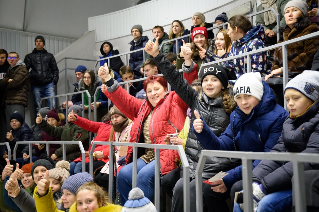 Для детей из Добропольского района организовали поездку на «Конти» и хоккейный матч