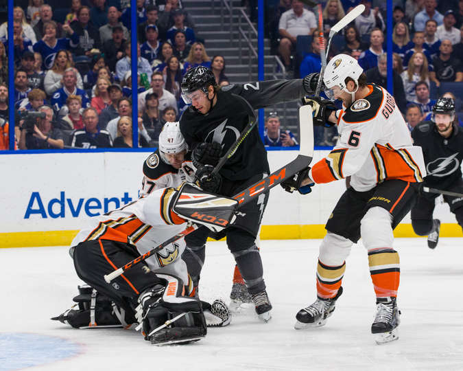 "Тампа-Бэй" - "Анахайм" (6:2): дубль Пойнта и достижение Василевского