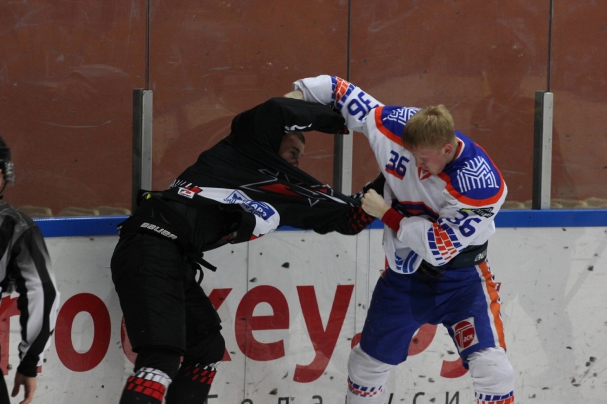 Экстралига «Б»: Жаркое соперничество между «Авиатором» и «Локомотивом» (видео)