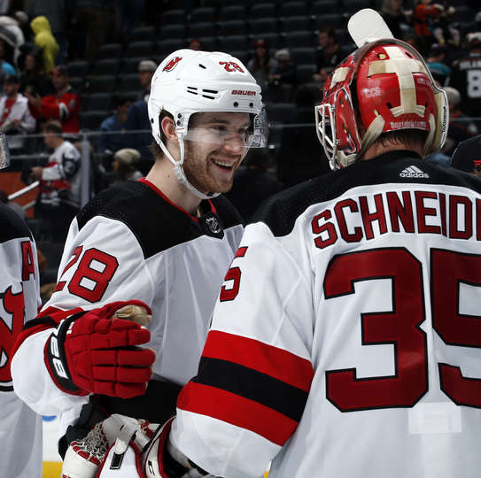 "Анахайм" - "Нью-Джерси" (0:3): первый за год шатаут Шнайдера