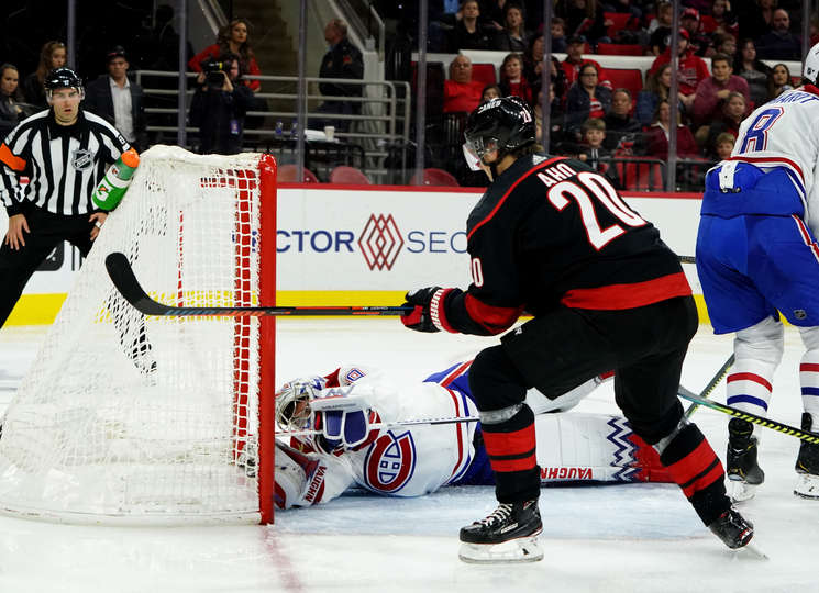 "Каролина" - "Монреаль" (3:1): третье поражение "Канадиенс"