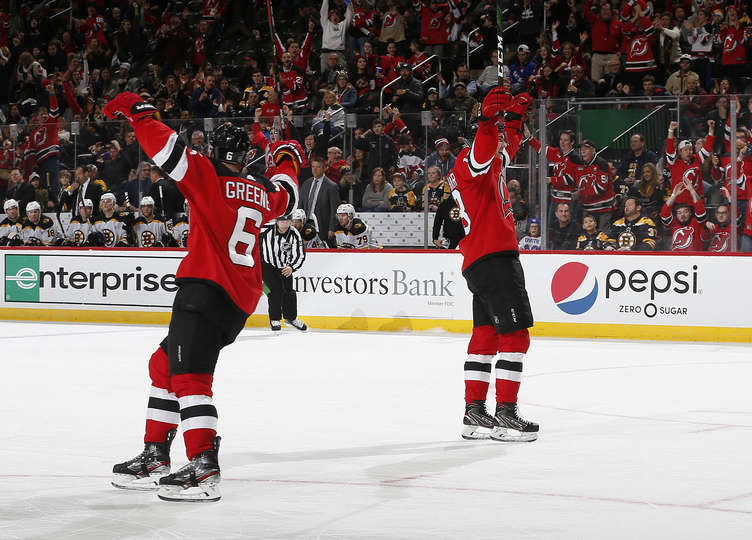 "Нью-Джерси" - "Бостон" (3:2): волевая победа "Девилз"