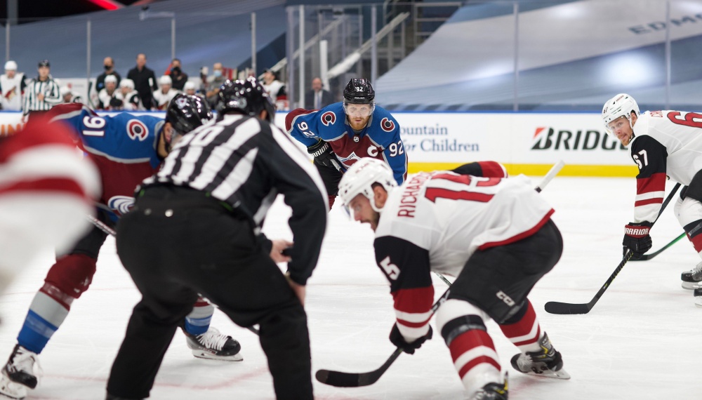 "Колорадо" - "Аризона" (3:0): угнать за 83 секунды