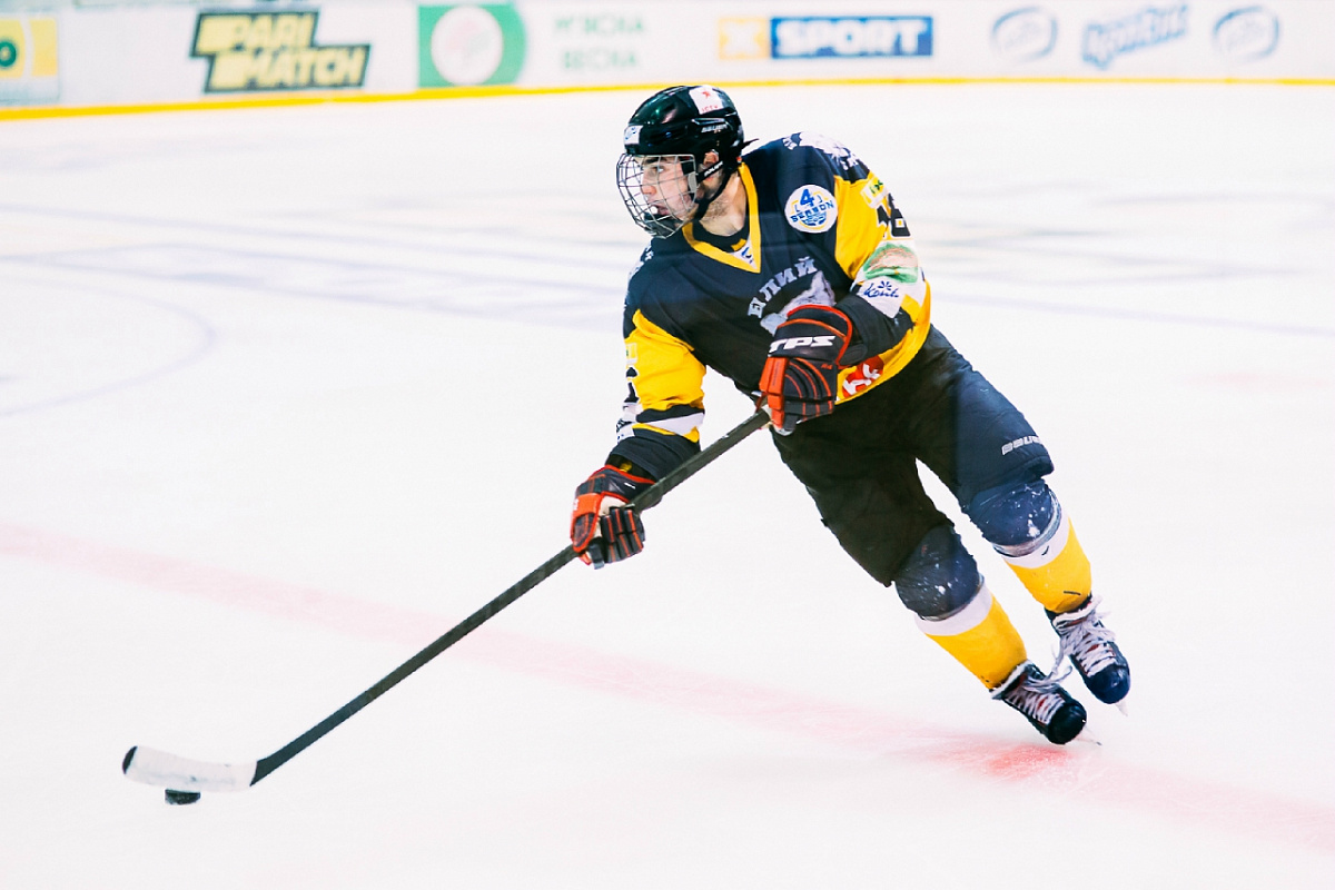 Артем Шиманский: «Играя против лидеров чемпионата, ты тянешься к их скорости, перенимаешь мастерство опытных игроков»