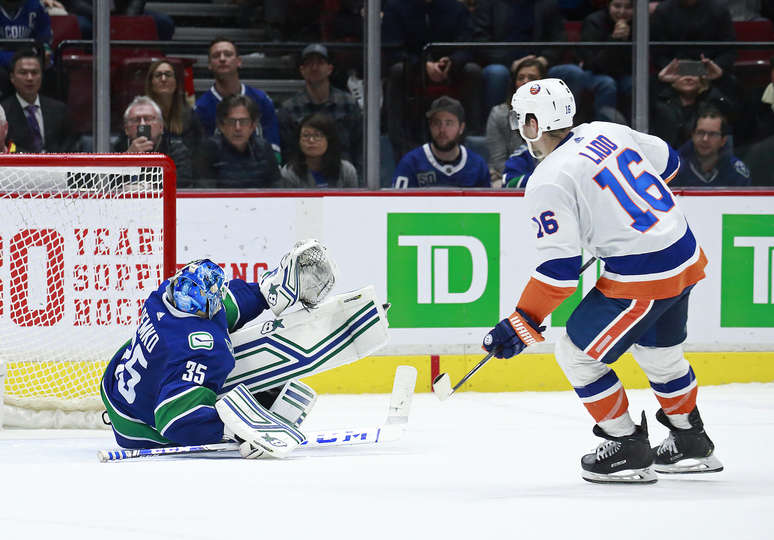 "Ванкувер" - "Айлендерс" (5:4 Б): "Нью-Йорк" снова проиграл