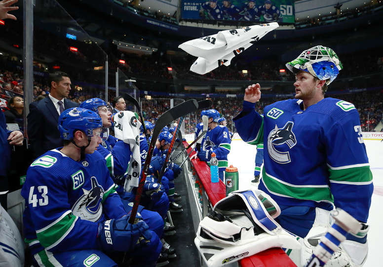 "Ванкувер" - "Детройт" (5:1): "Кэнакс" взяли большинством