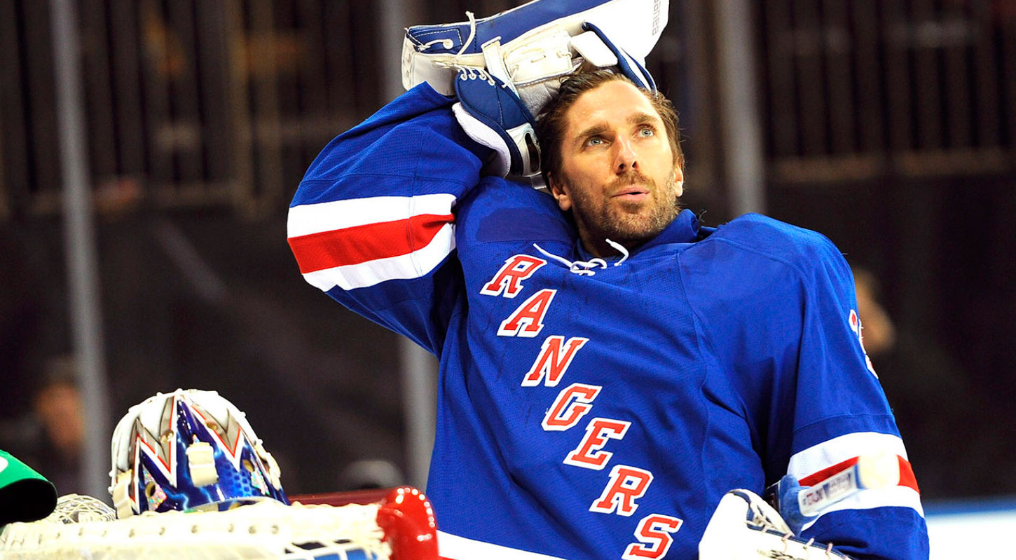 Вратарь «Рейнджерс» выставил свой шлем на благотворительность