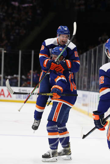 "Айлендерс" - "Филадельфия" (5:3): седьмая победа "Нью-Йорка"