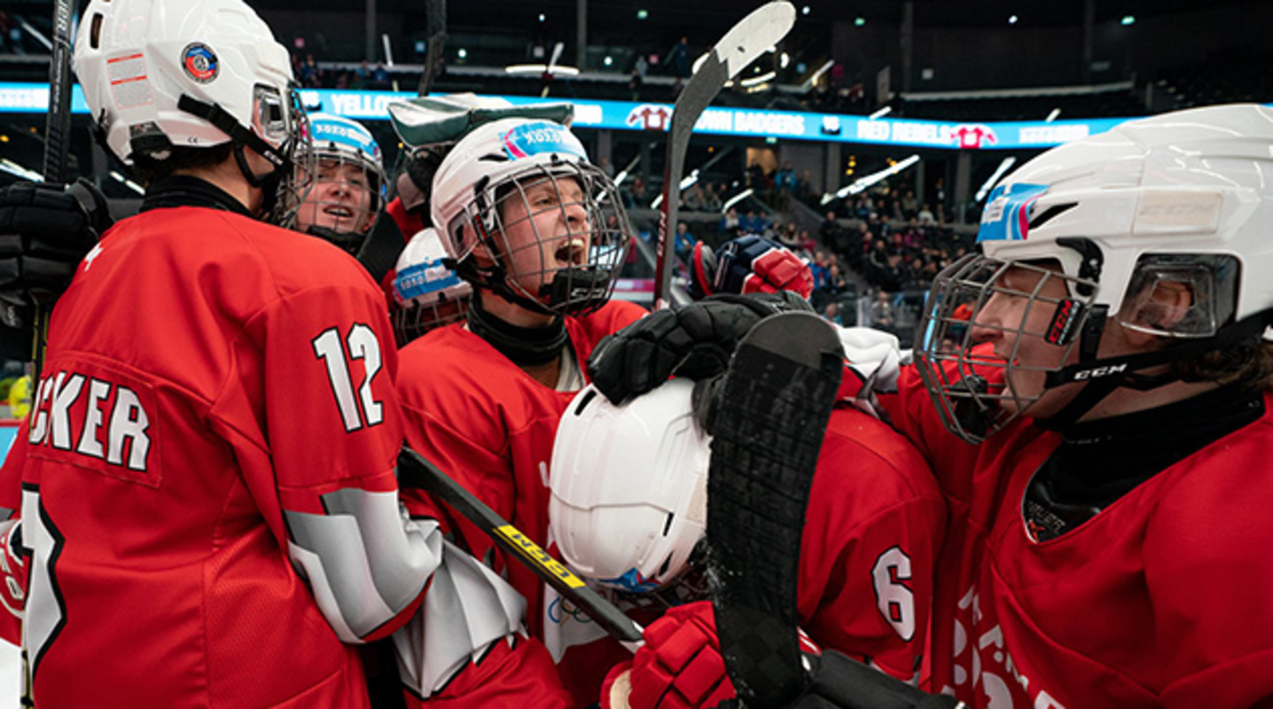 Впервые в истории двое юных украинских хоккеистов получат медали Олимпийских игр