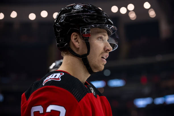 Йеспер Братт стал рекордсменом Нью-Джерси,набирая очки 10 игр подряд с начала сезона