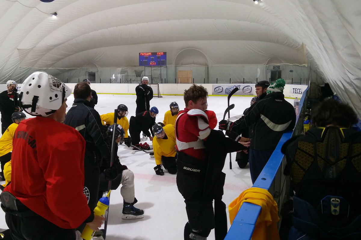 «Белый Барс» провел первую ледовую тренировку