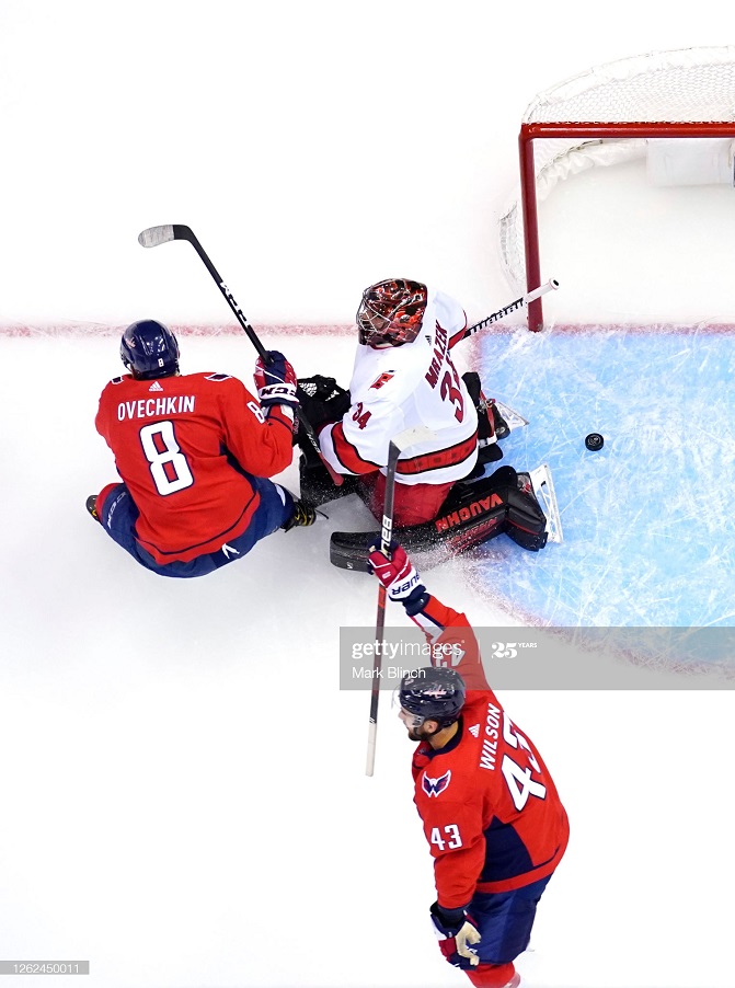 "Вашингтон" - "Каролина" (3:2):Овечкин забил два гола и сделал передачу