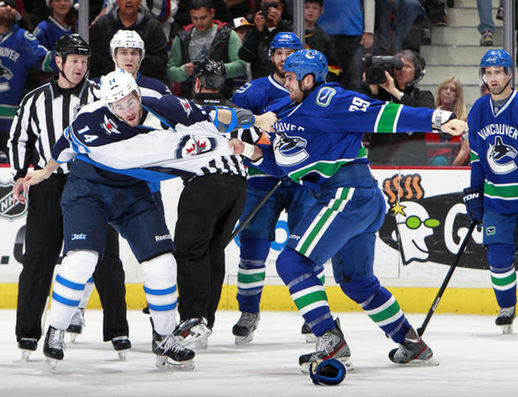 НХЛ: Победа «Детройта», первый шатаут Микко Коскинена и другие результаты (видео)