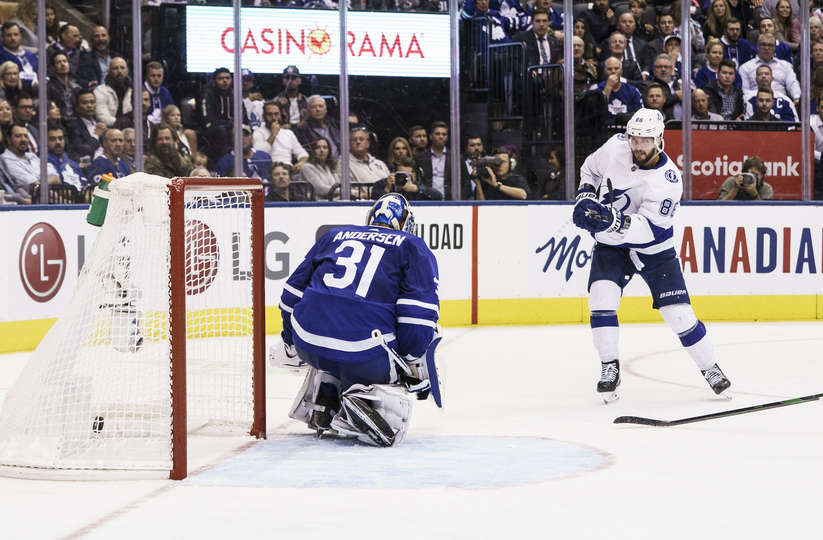"Торонто" - "Тампа-Бэй" (3:7): Пойнт разбудил "Лайтнинг"