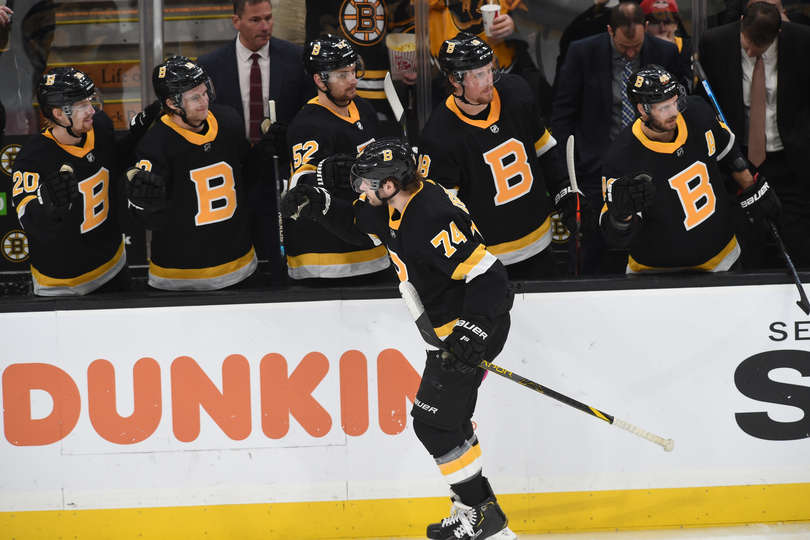 "Бостон" - "Баффало" (3:2): дубль Дебраска за 18 секунд