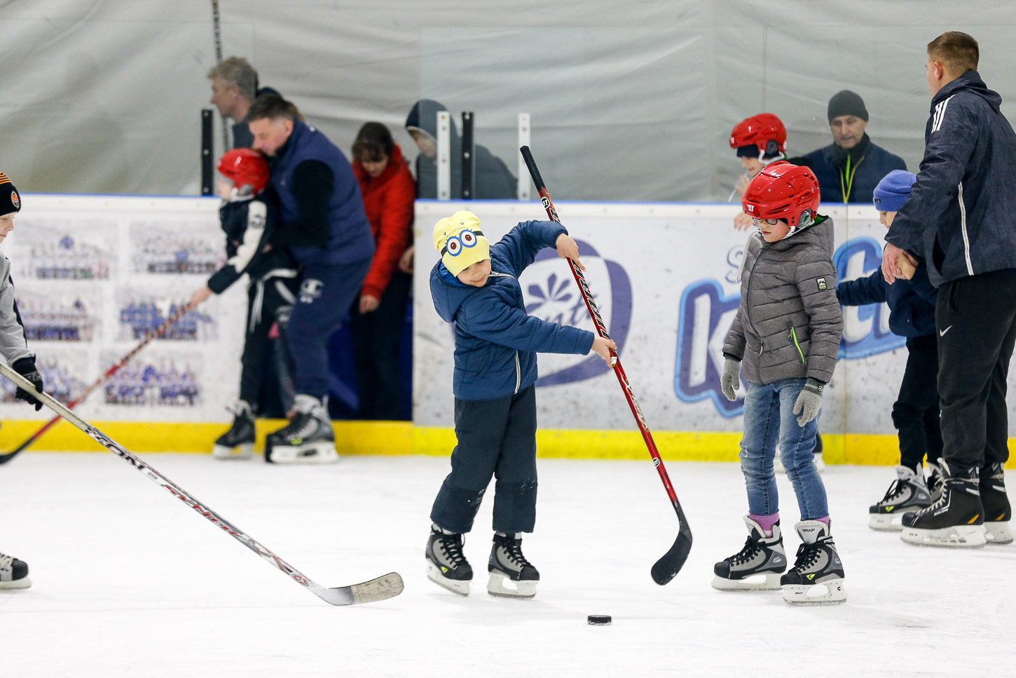 Украинская хоккейная лига и БФ «С теплом в сердце» провели открытую тренировку для детей с инвалидностью
