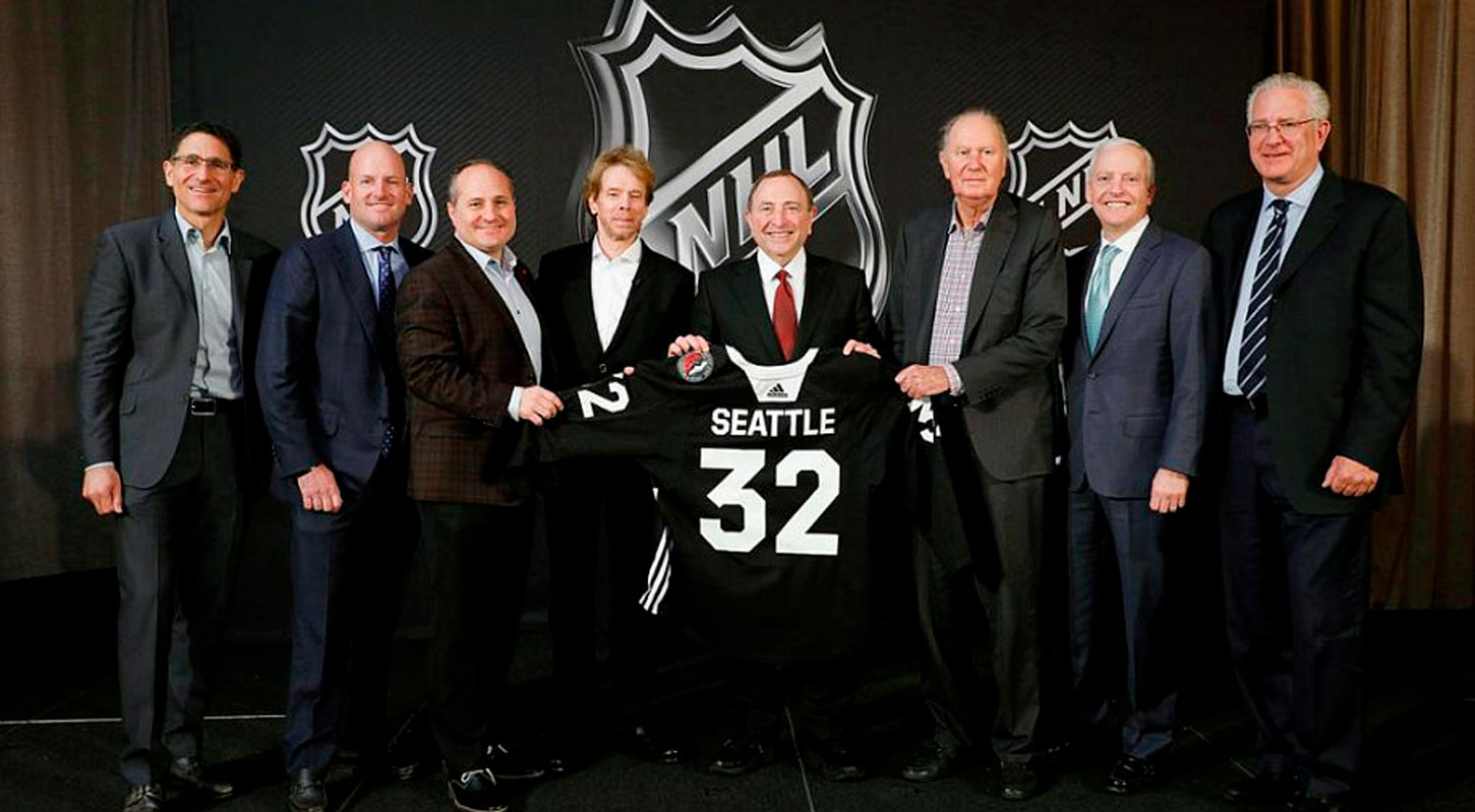 Новый клуб НХЛ отложил презентацию своего названия