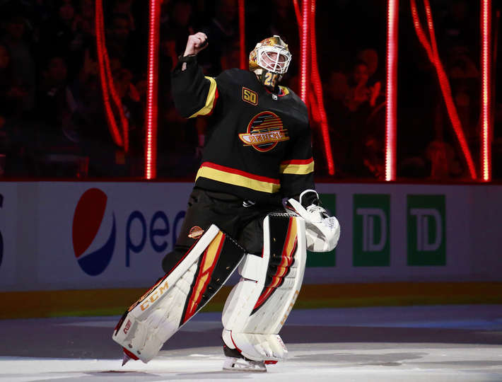 "Ванкувер" - "Рейнджерс" (2:1): гол Майерса в концовке