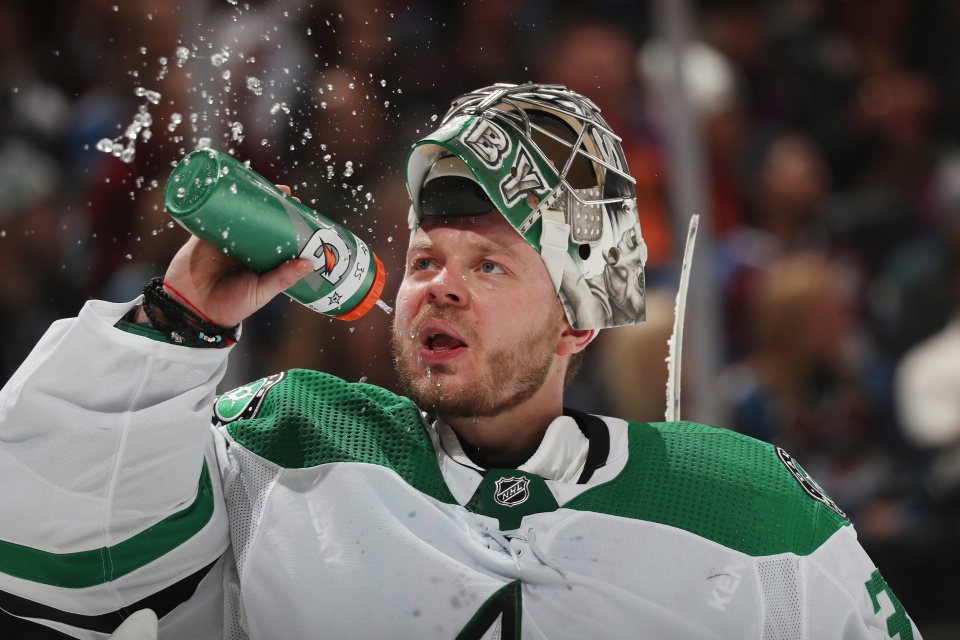 "Колорадо" - "Даллас" (1:2): дубль Хинтца, сэйвы Худобина