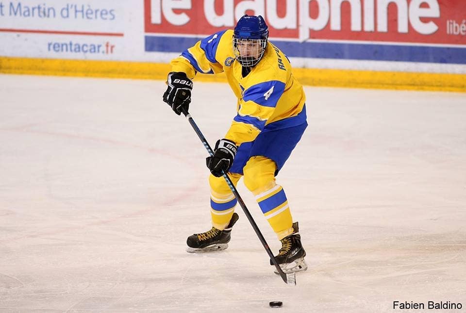 «Днепр» подписал контракт с игроком молодёжной сборной Украины Евгением Ратушным