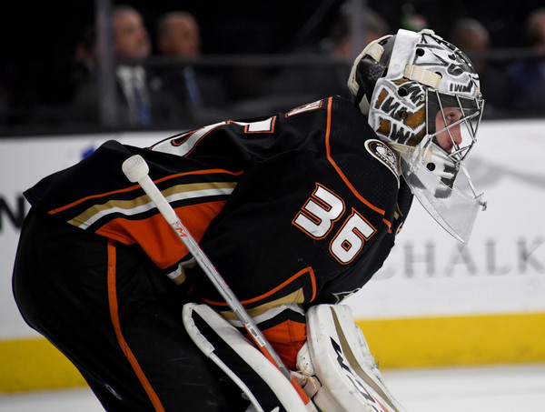 "Анахайм" - "Аризона" (2:1): 32 сэйва Гибсона, первое очко Кессела