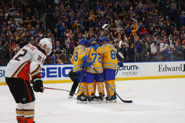 "Блюз" одержали седьмую победу подряд