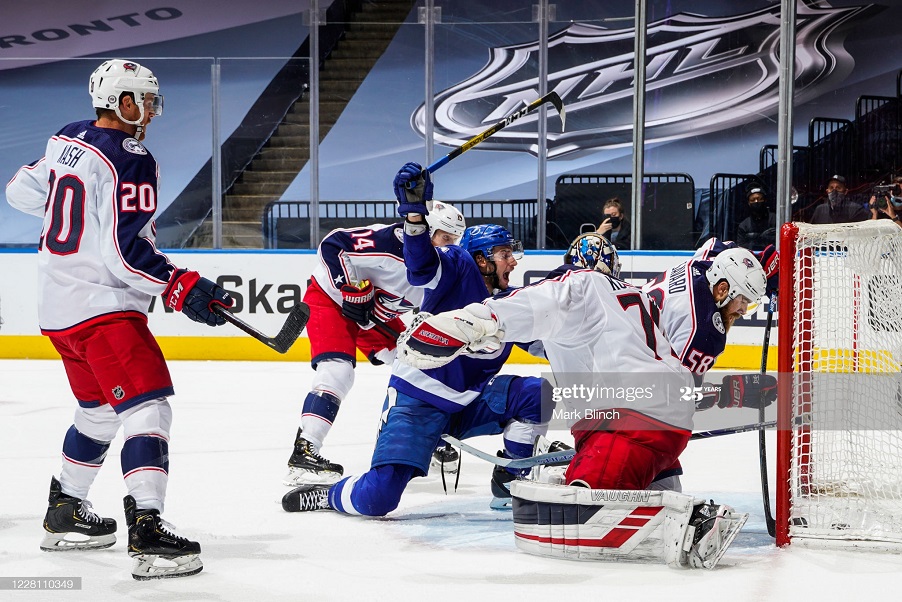 "Тампа-Бэй" - "Коламбус" (5:4 ОТ):Гол Брэйдена Пойнта на шестой минуте овертайма принес "Тампе" победу в пятом матче