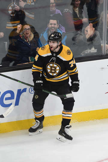 "Бостон" - "Вегас" (3:2): волевая победа "Брюинз"