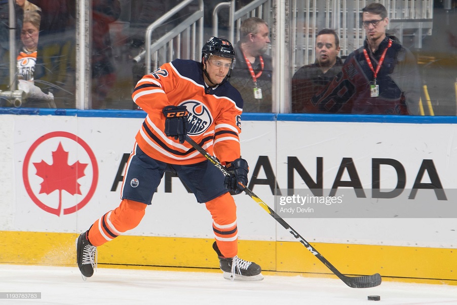 Эдмонтон подписал новый контракт с Калебом Джонсом 