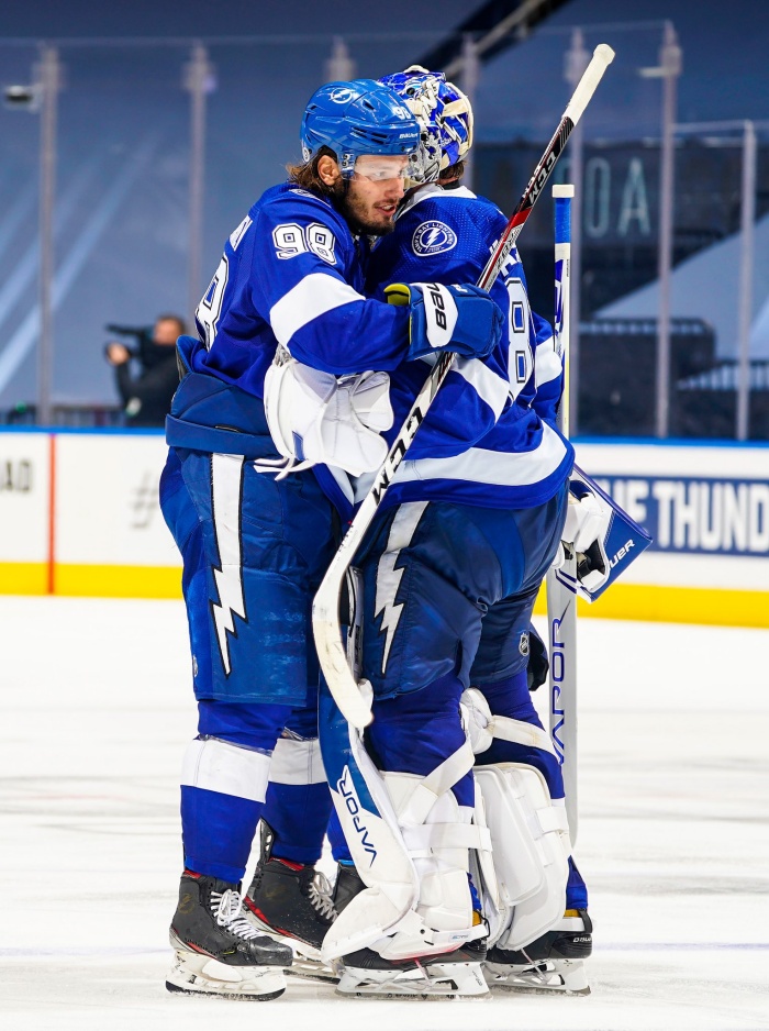 "Тампа-Бэй" - "Бостон" (4:3 ОТ): "Лайтнинг" выстрадали победу