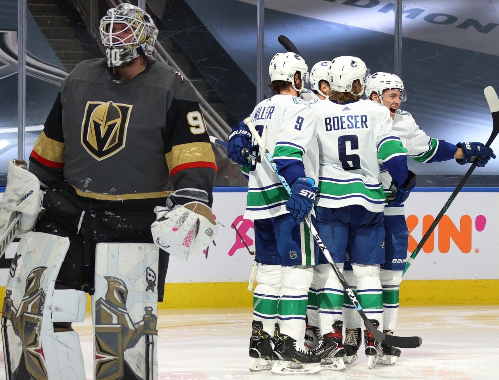 "Вегас" - "Ванкувер" (2:5): "Кэнакс" обрели надежду