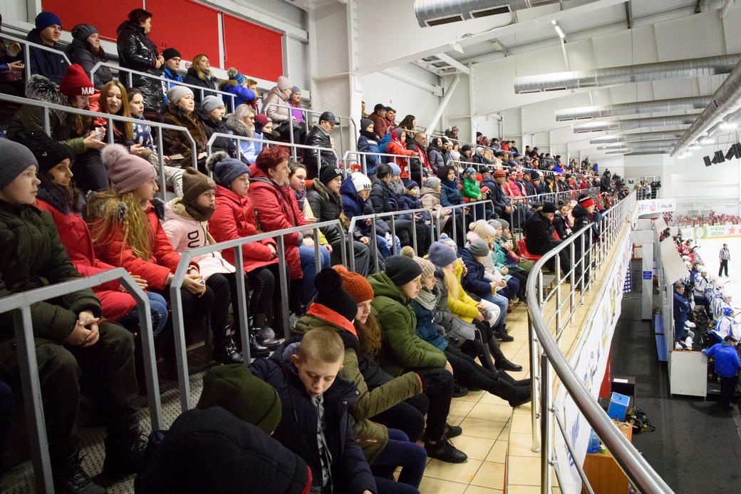 Для детей из Добропольского района организовали поездку на «Конти» и хоккейный матч