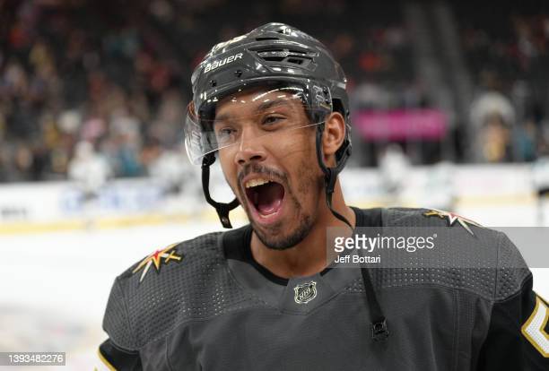 Вегас : новые контракты с RFA